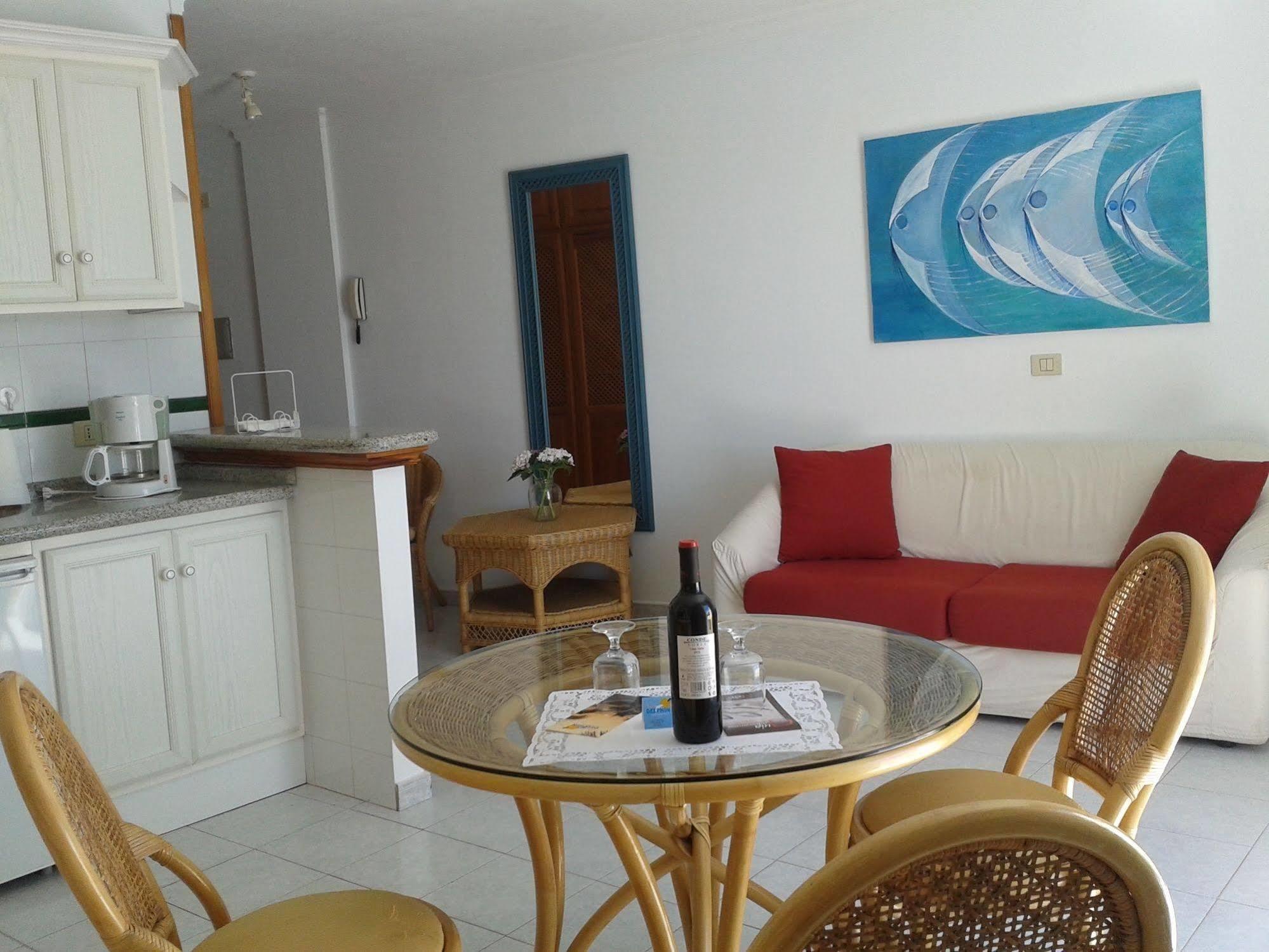 Apartamentos Playa Delphin Puerto De Naos Dış mekan fotoğraf