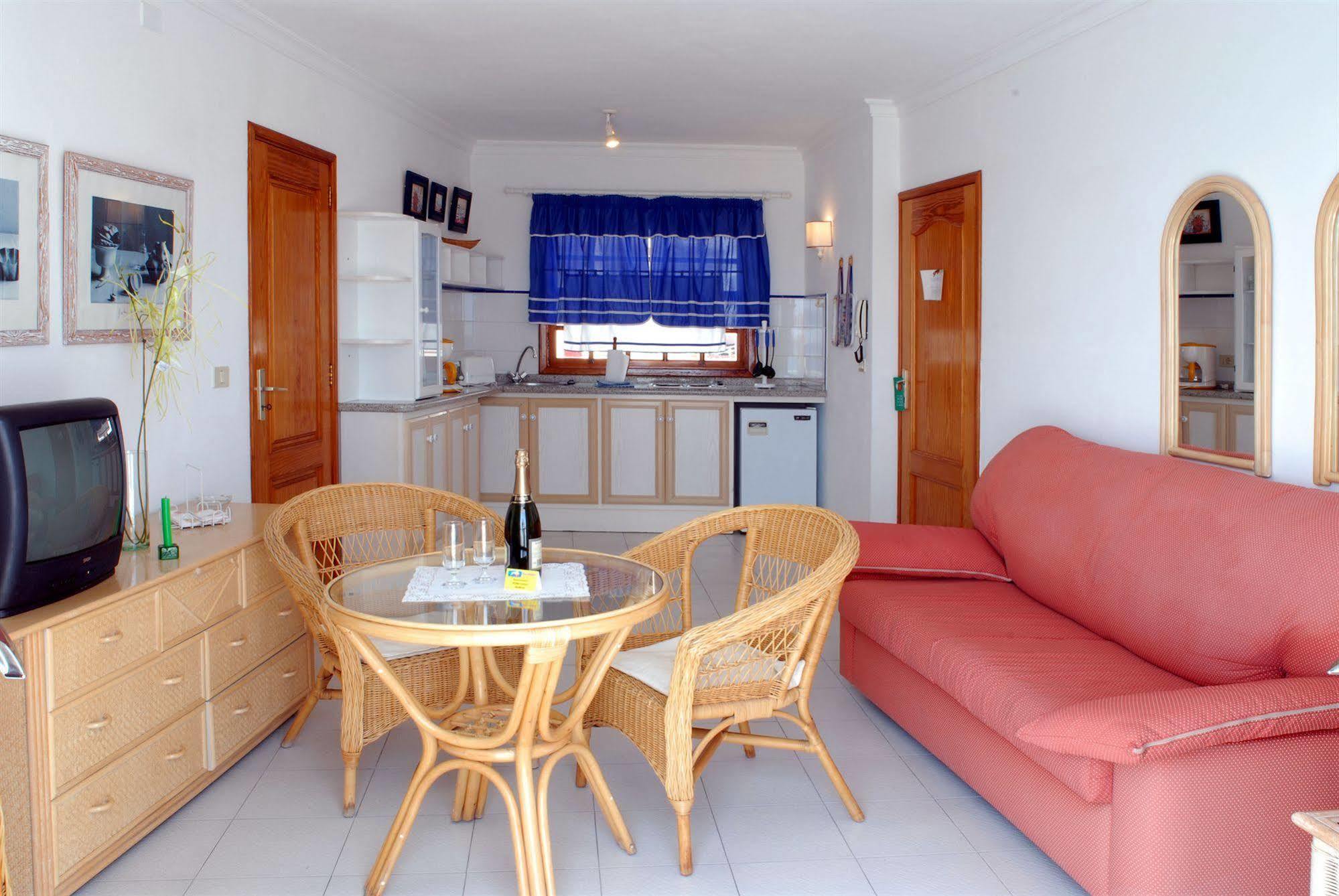 Apartamentos Playa Delphin Puerto De Naos Dış mekan fotoğraf